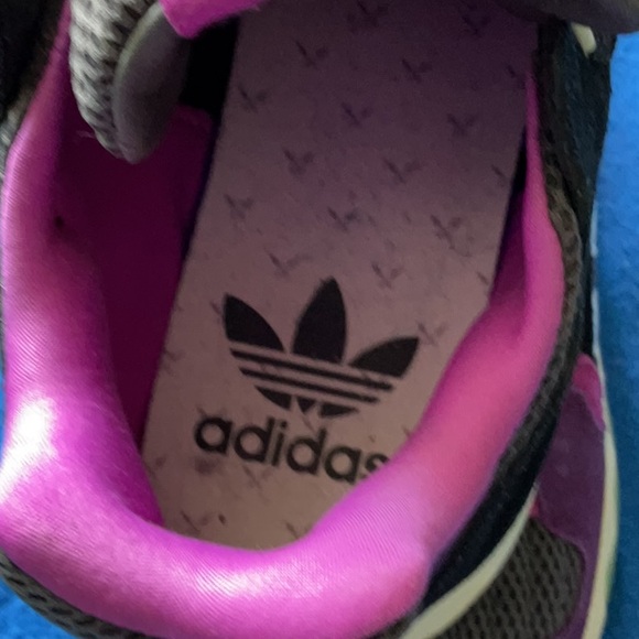 Ladies Adidas sneaker - Picture 2 of 4